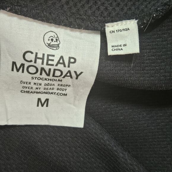 Black Short Sleeve Fitted Crop Top Size Medium - Picture 3 of 5